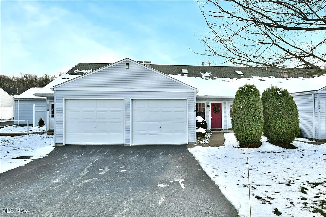 3477 Ivy Hill Cir Unit B photo 1