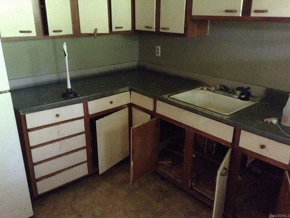 2nd image of 2955 Vandy Dr