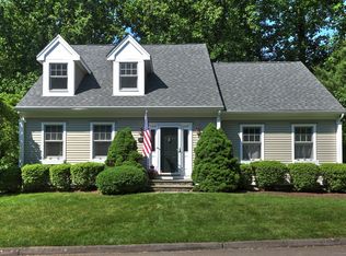 17 Bunker Hill Cir, Shelton, CT 06484