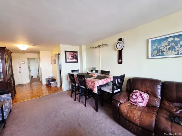8900 170 #12F, Jamaica, NY 11432