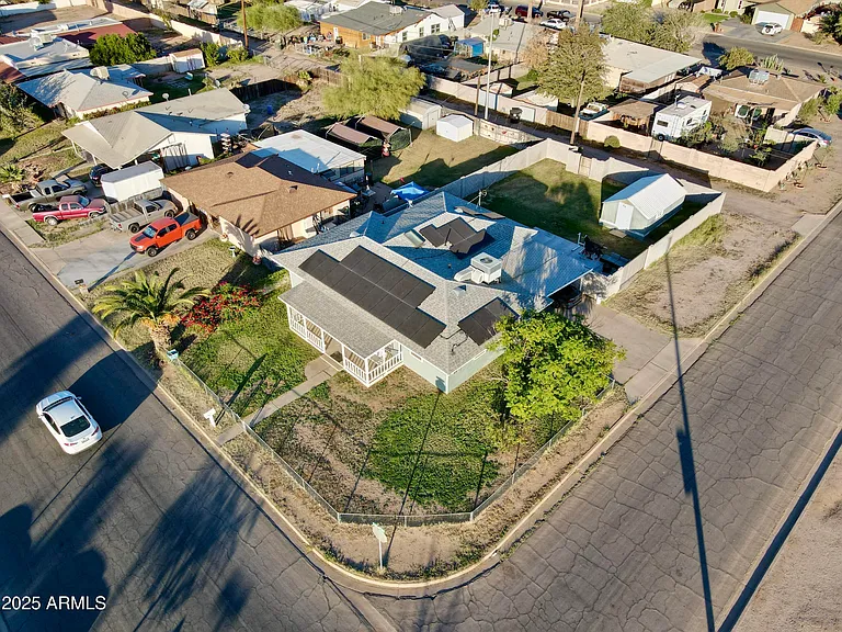 1100 N Brown Ave — Photo 3
