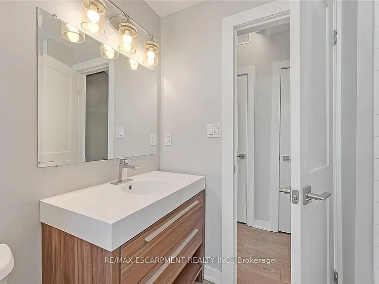 657 Barton St E #302 — Photo 24