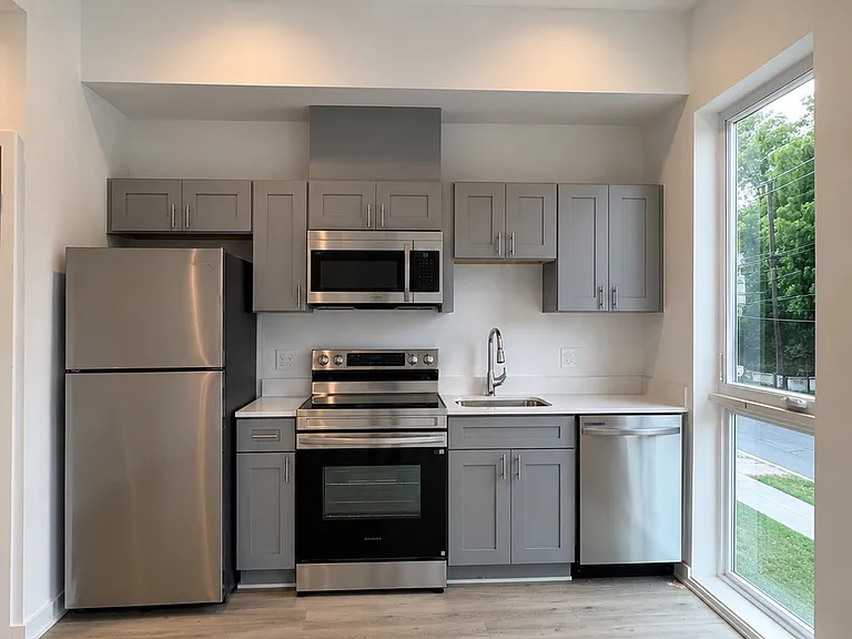 2425 20th St NE #9 — Photo 6