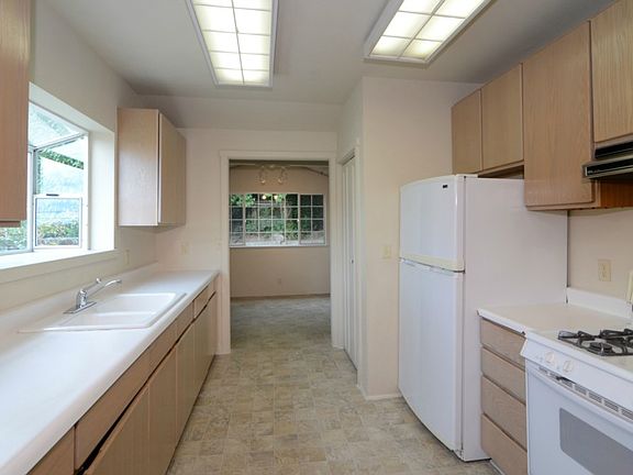 4th image of 612 Pleasant Ave