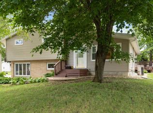 415 1st St, Windom, MN 56101