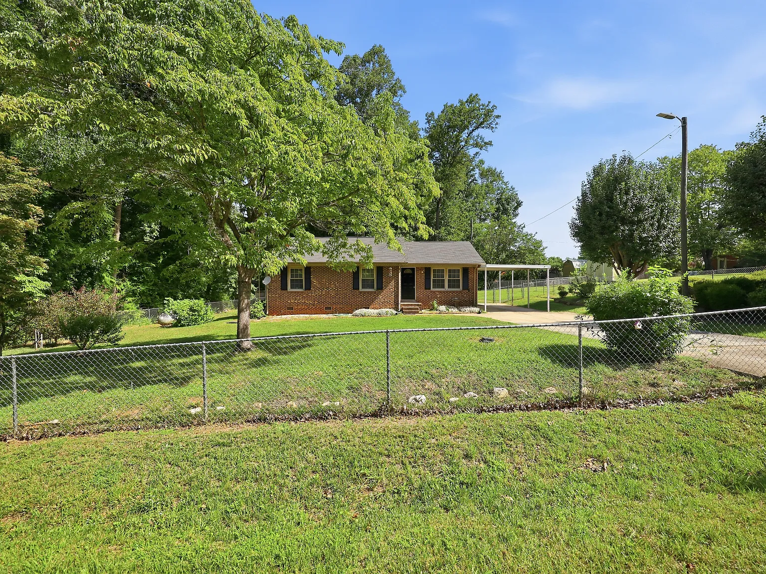3 bed, 1.5 bath, 1154 sqft, $1,750 — Photo 2