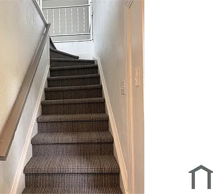 216 Eagle Ct #D — Photo 2
