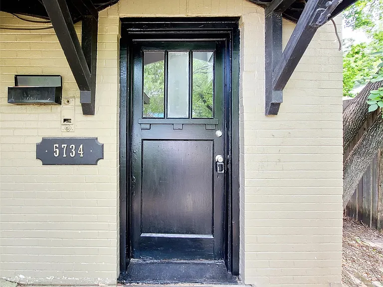 5734 Worth St — Photo 2