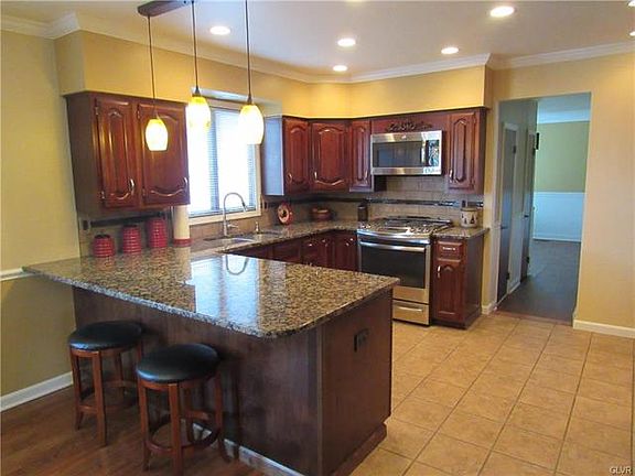 3rd image of 403 Adrian Dr