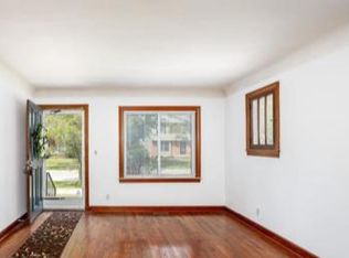 2073 Ridgemont Rd, Grosse Pointe Woods, MI 48236