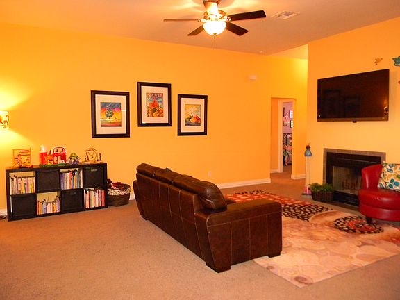 3rd image of 2927 Loma Linda Ln