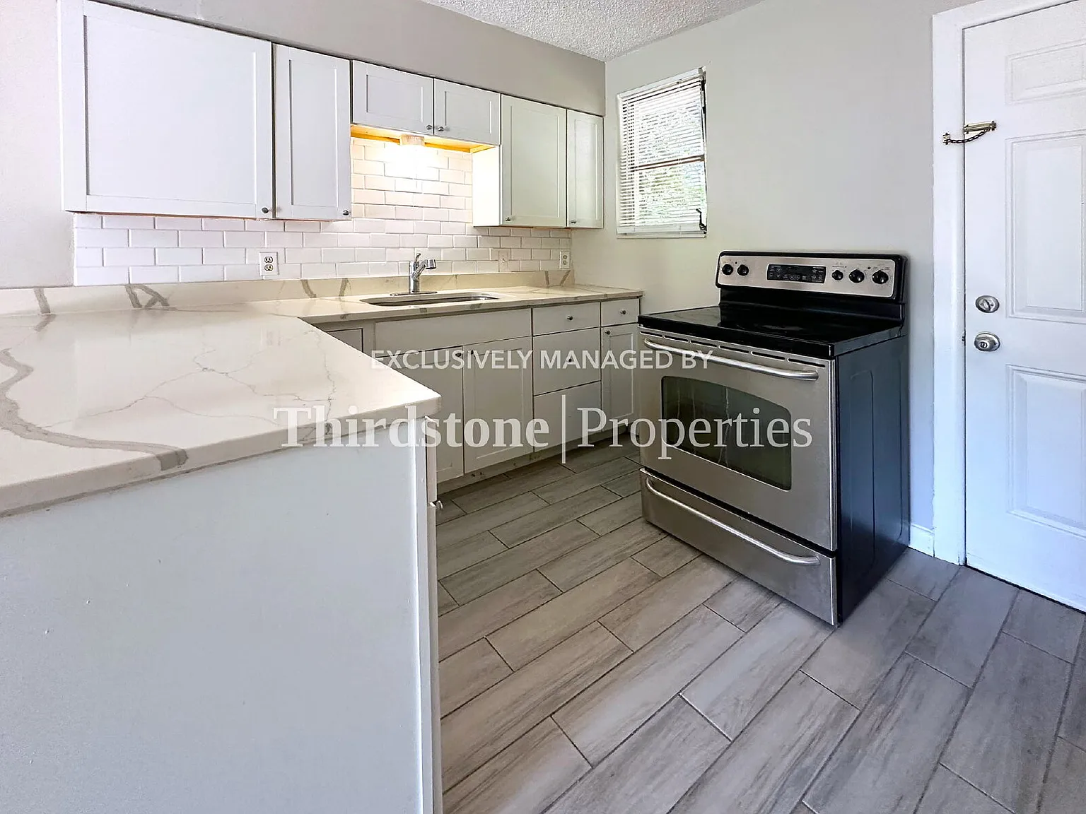 ** This Home Offers Free Applications For A Limited Time! ** — Photo 2