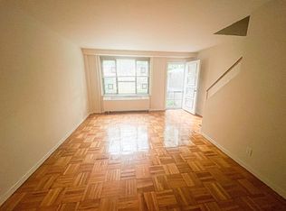64-20 194th Ln, Fresh Meadows, NY 11365