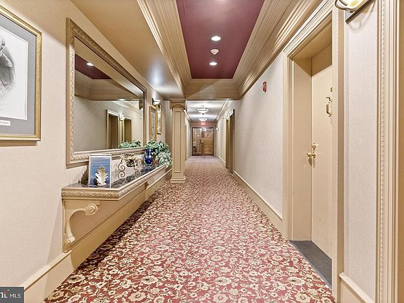 2nd image of 810 Locust St APT 205