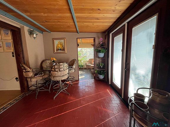 5th image of 410 Grape St