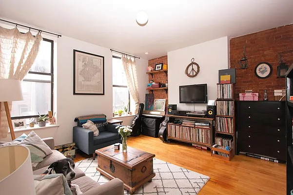 Rented by R New York | media 23