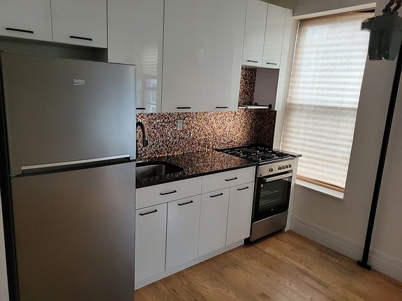 2nd image of 127 Grand St APT 10