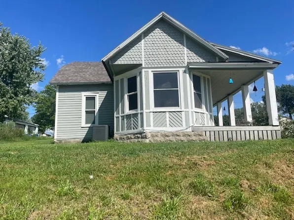 223 S Central Ave, Lacona, IA 50139