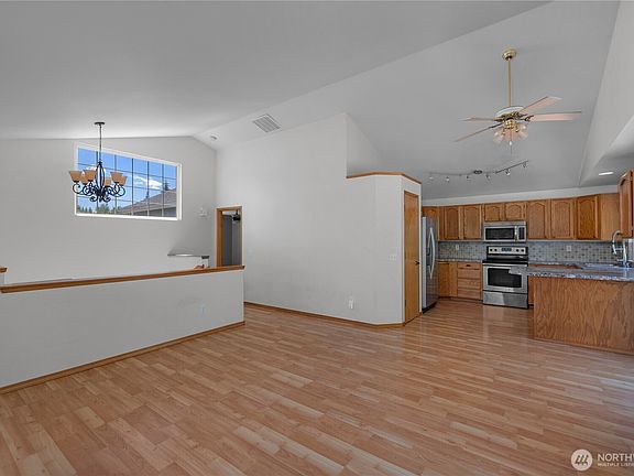 4th image of 1426 Wingwood Place