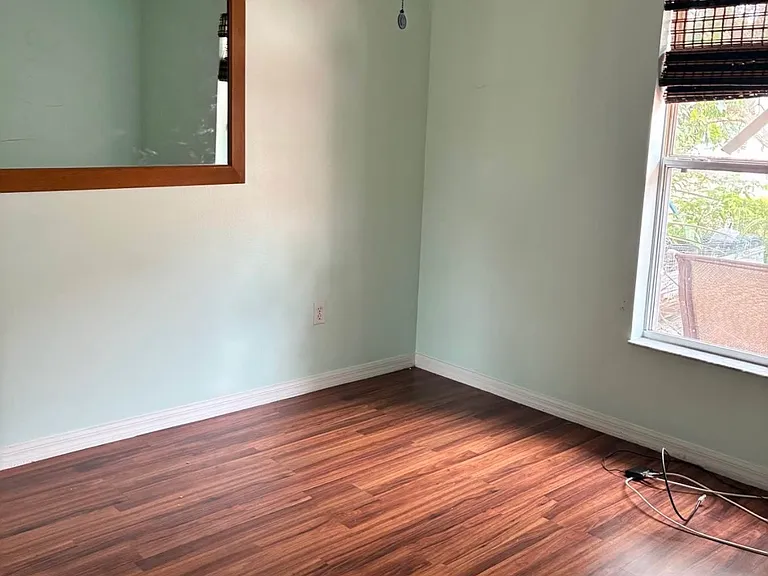 2418 SW Bayshore Blvd — Photo 8