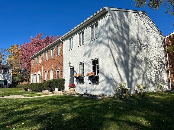 2nd image of 457 Fox Hills Dr N