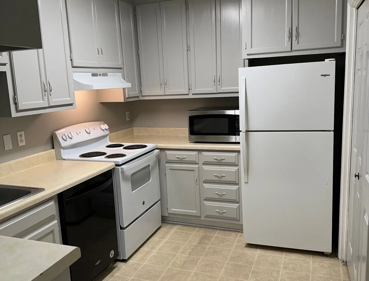 1 bed, 850 sqft, $900 — Photo 4
