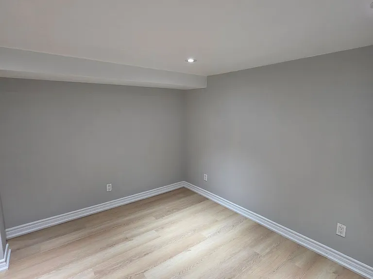 1487 A King St W — Photo 8