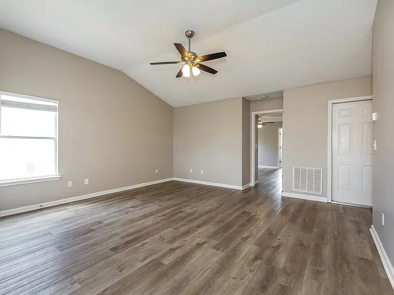 309 Carriann Cove Trl W — Photo 4