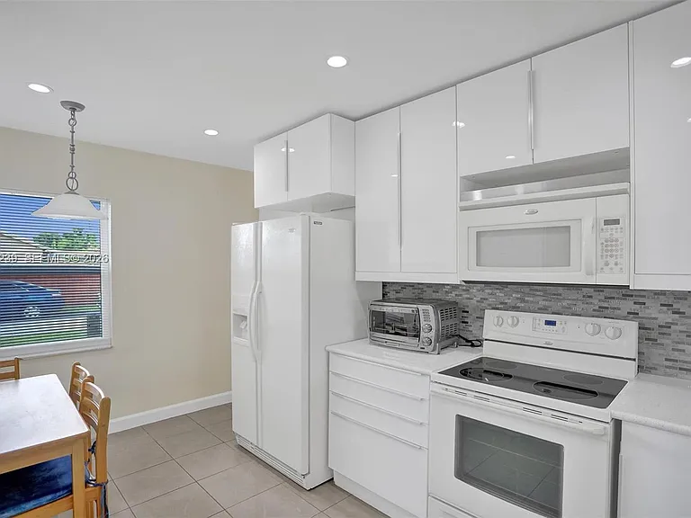 11529 SW 133rd Ter — Photo 3