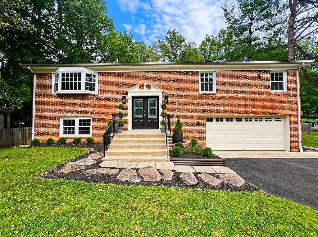 12 Clover Hill Dr - Property Image