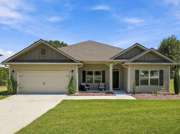 296 Brooks Village Dr, Pendergrass, GA 30567