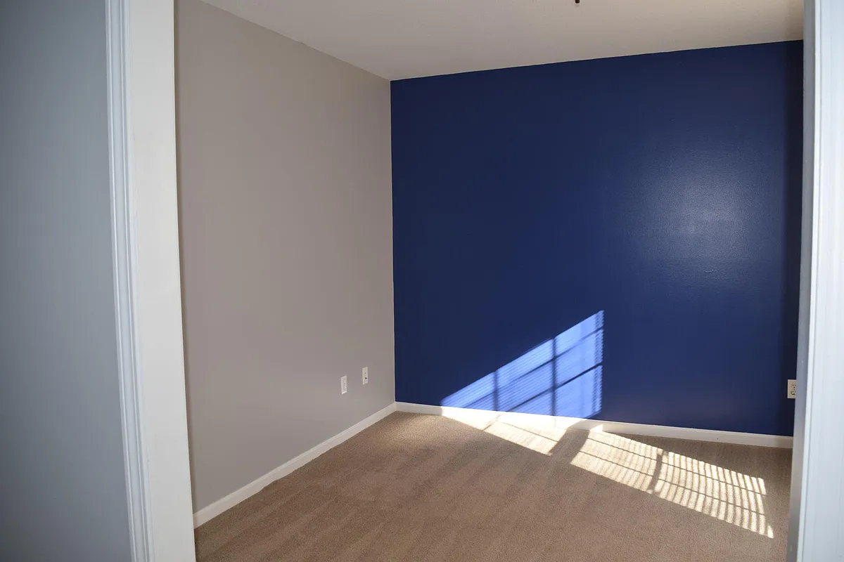 Building Photo - 8549 Hawthorn Hl