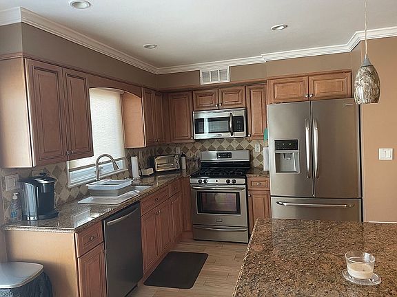3rd image of 45 Thornycroft Ave
