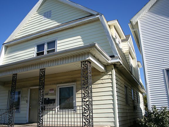 3rd image of 535 Lincoln Way W