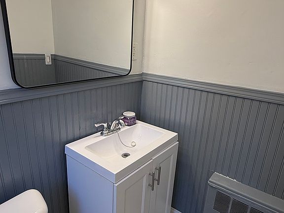 3rd image of 2 Arlington Pl #4