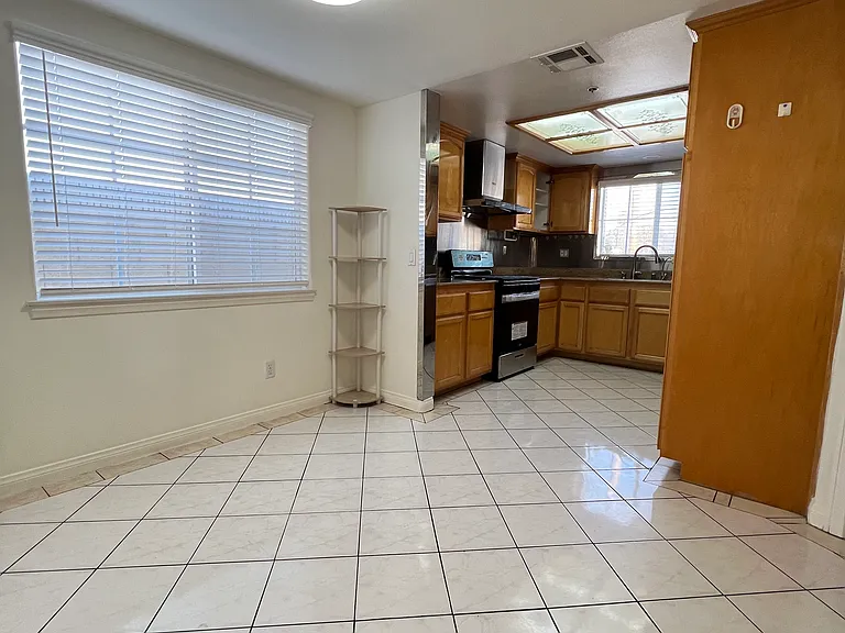 607 E Newmark Ave #B — Photo 5