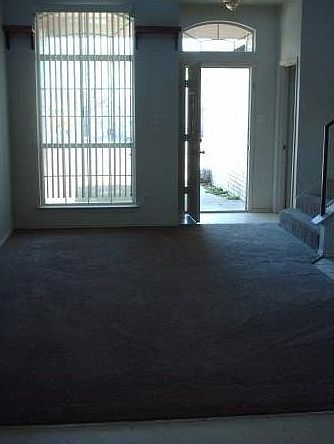 2nd image of 305 Mesquite Cir