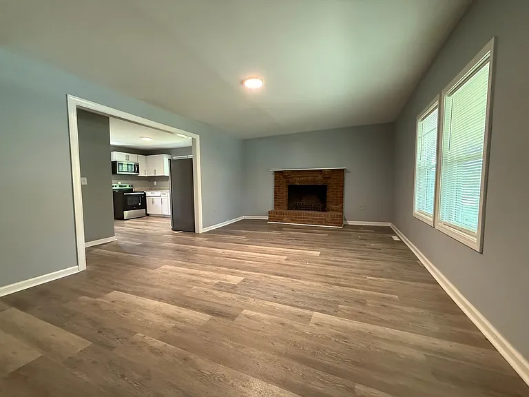 1229 Jenkins St — Photo 2