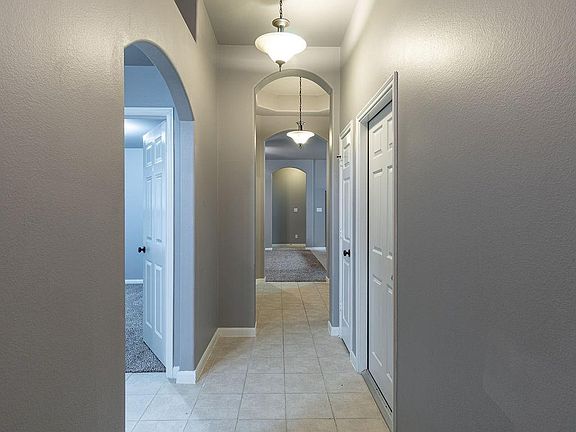 3rd image of 16903 Savannah Park Dr