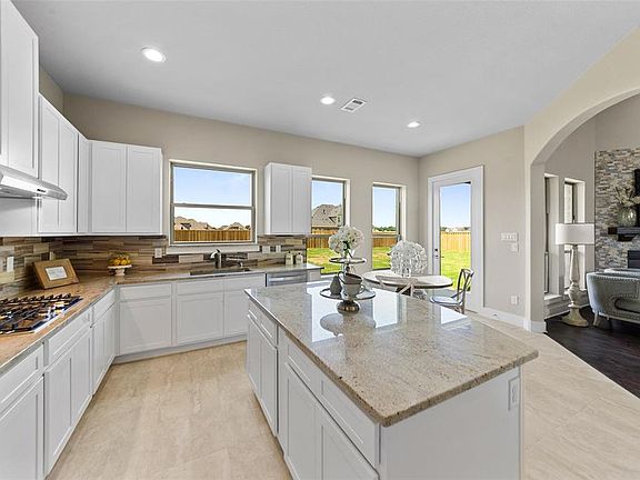 5th image of 1635 Jeffrey Dr