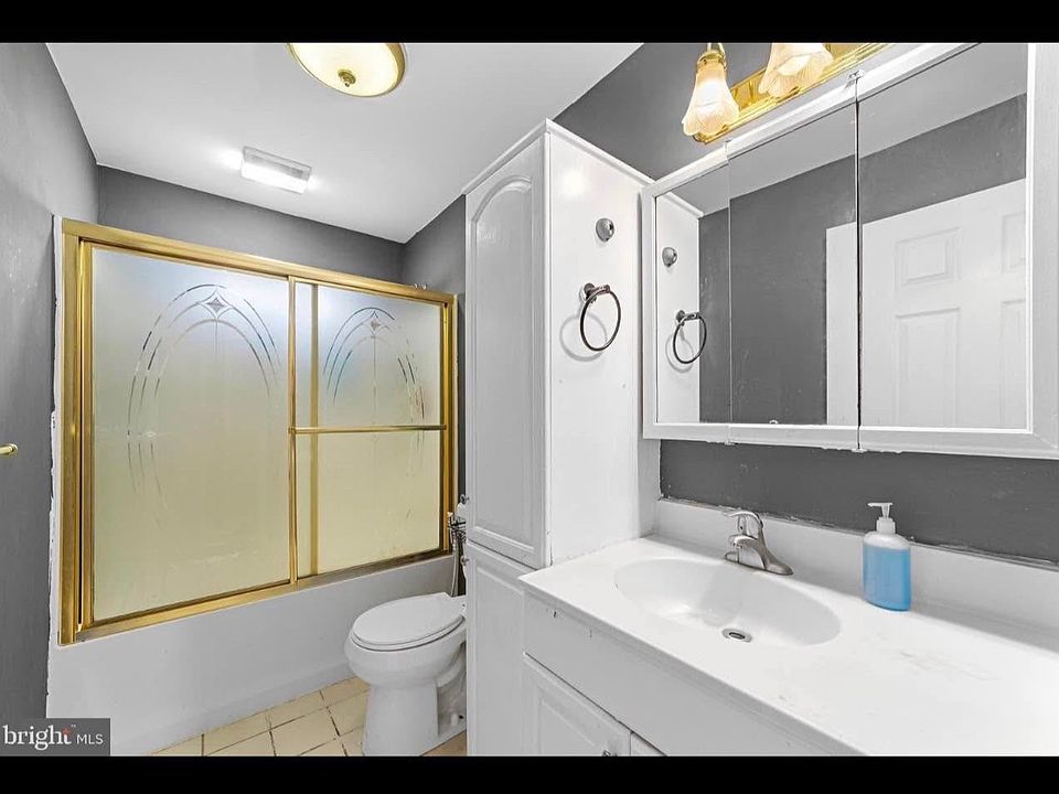 1st image of 142 Lawn Park Ave
