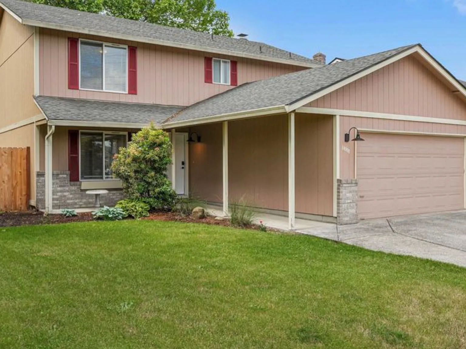4 bed, 2016 sqft, $2,800 — Photo 1