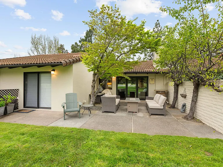 33 Fairway Dr — Photo 43