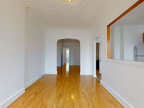 4th image of 447 Henry St APT 4