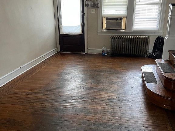 3rd image of 532 W Fisher Ave