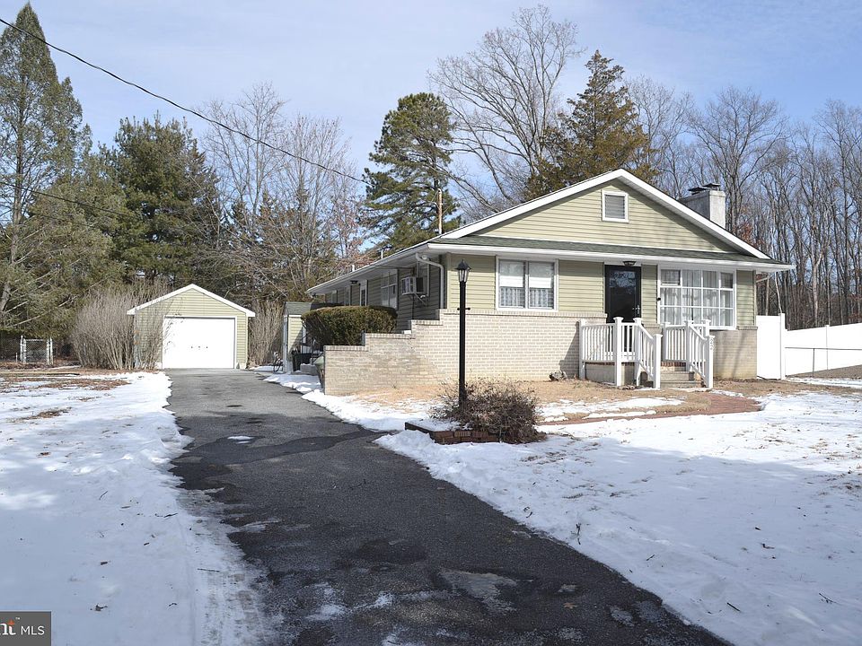 2nd image of 22 Rhode Island Rd
