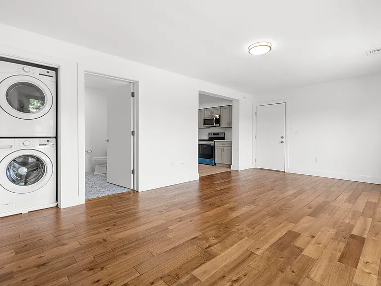 245 E Main St #10 — Photo 10