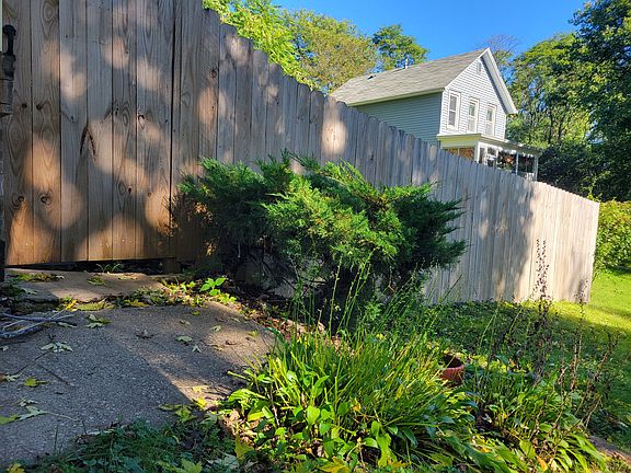 5th image of 519 Angella St