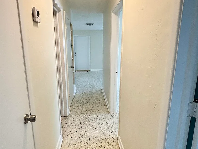 218 Seville Rd — Photo 13