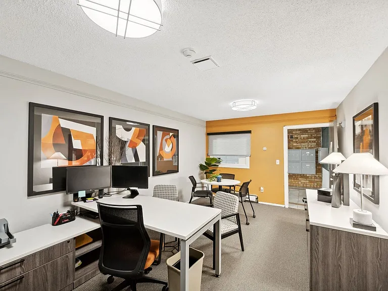 Van Dyke Apartments — Photo 10